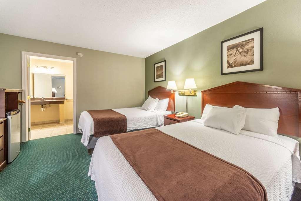 Quality Inn & Suites Vandalia Near I-70 And Hwy 51 Room photo